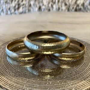 ANTIQUE GOLD Tone Set Of 3 Bangle Bracelets Hammered Metal Stacking 2.5” Diam.